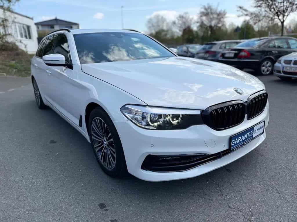 BMW Touring 520 d Sport Line PANO SHZ NAVI Garantie 05/2019-photo-2