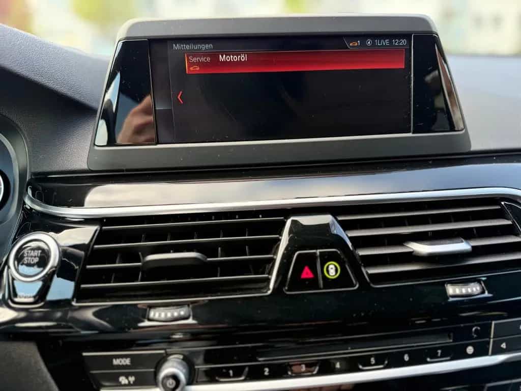 BMW Touring 520 d Sport Line PANO SHZ NAVI Garantie 05/2019-photo-20