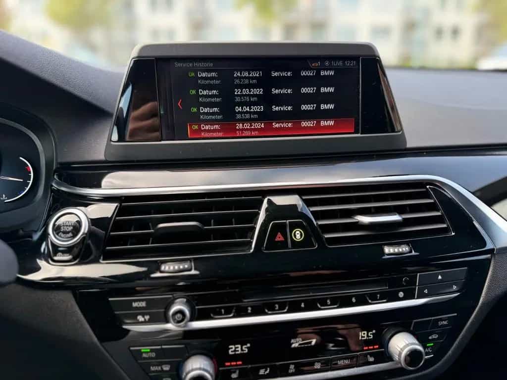 BMW Touring 520 d Sport Line PANO SHZ NAVI Garantie 05/2019-photo-24