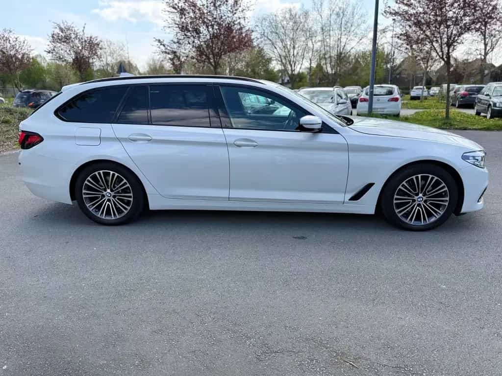 BMW Touring 520 d Sport Line PANO SHZ NAVI Garantie 05/2019-photo-3
