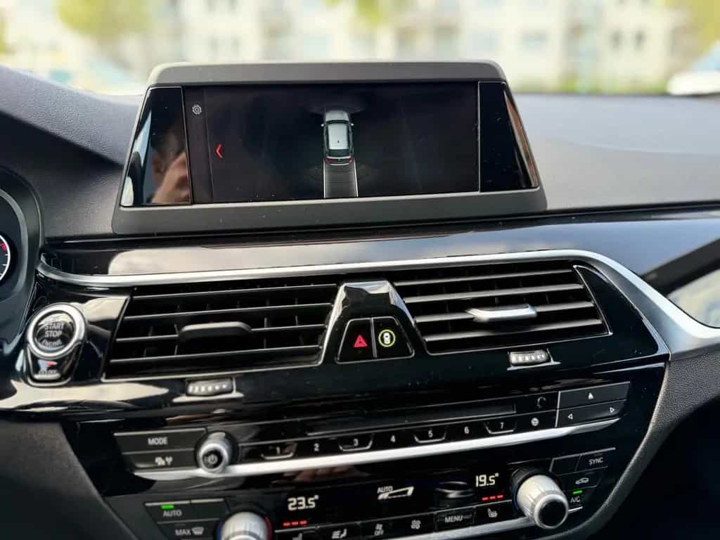 BMW Touring 520 d Sport Line PANO SHZ NAVI Garantie 05/2019-photo-30