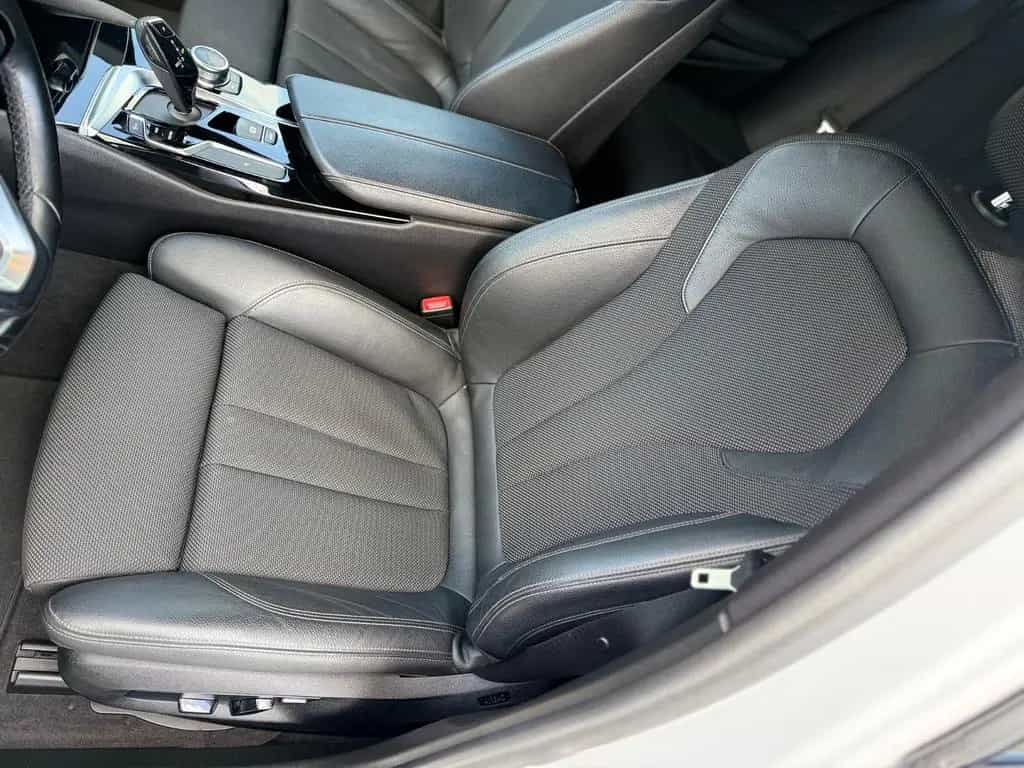 BMW Touring 520 d Sport Line PANO SHZ NAVI Garantie 05/2019-photo-34