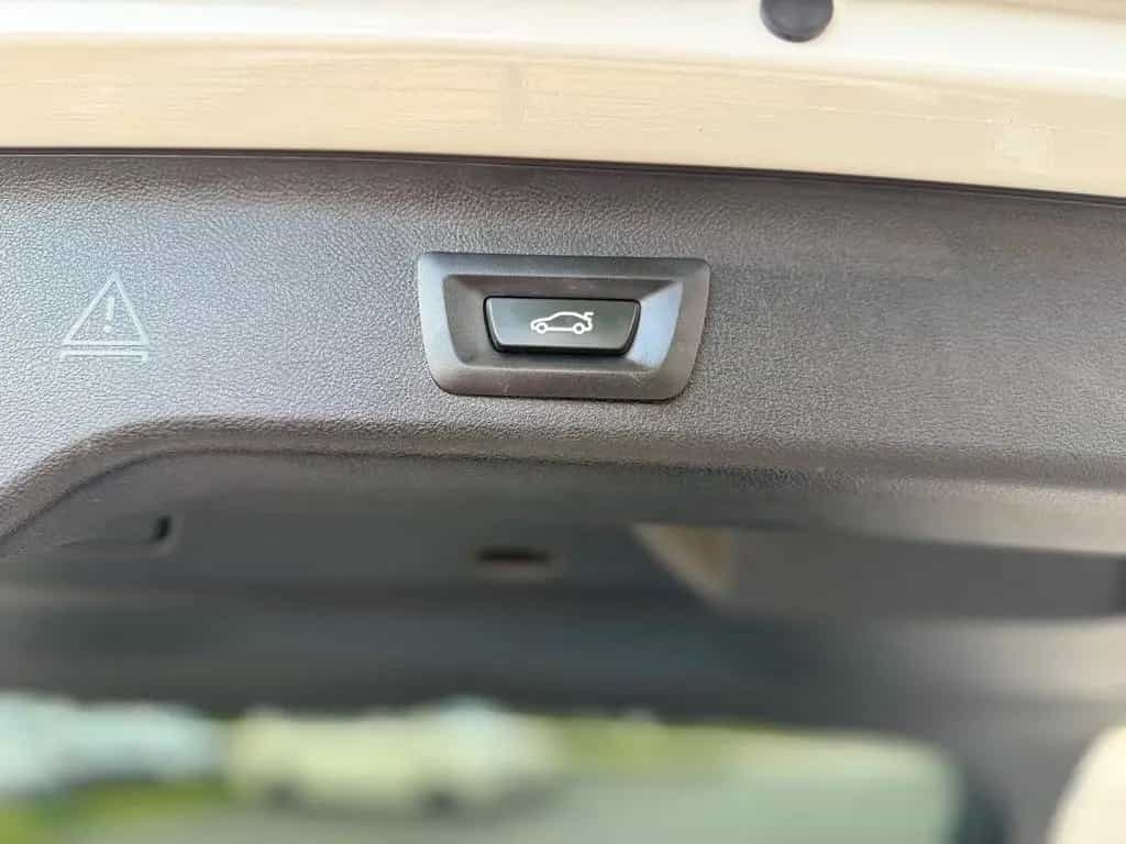 BMW Touring 520 d Sport Line PANO SHZ NAVI Garantie 05/2019-photo-38