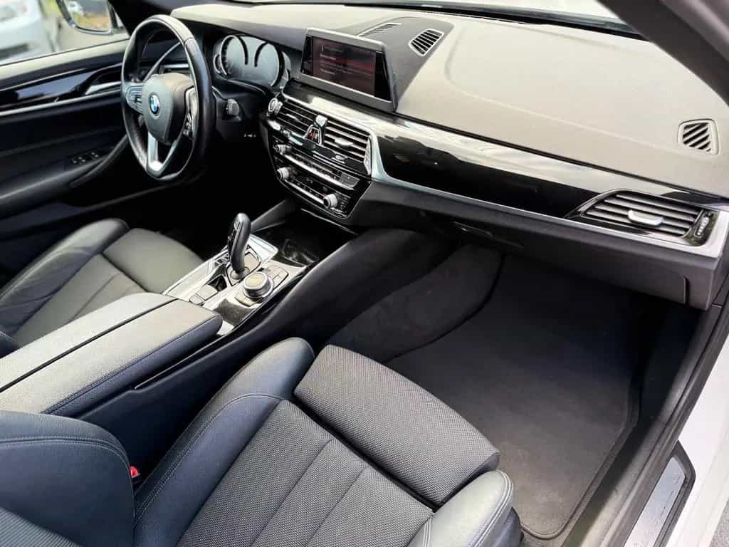 BMW Touring 520 d Sport Line PANO SHZ NAVI Garantie 05/2019-photo-41