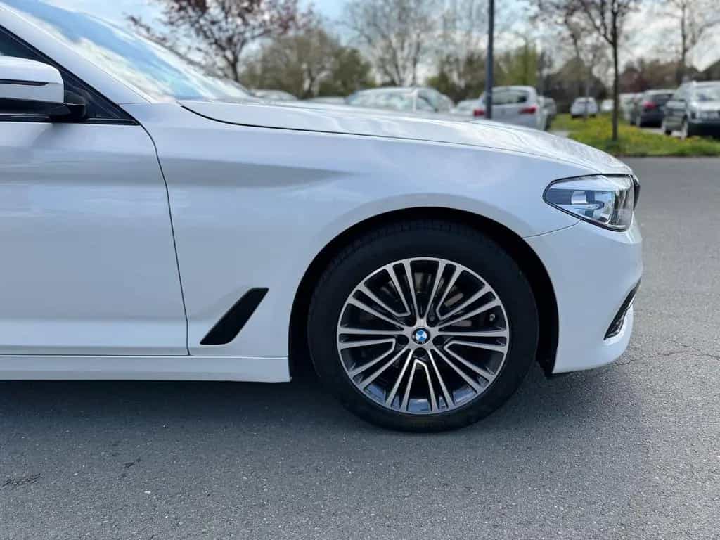 BMW Touring 520 d Sport Line PANO SHZ NAVI Garantie 05/2019-photo-8
