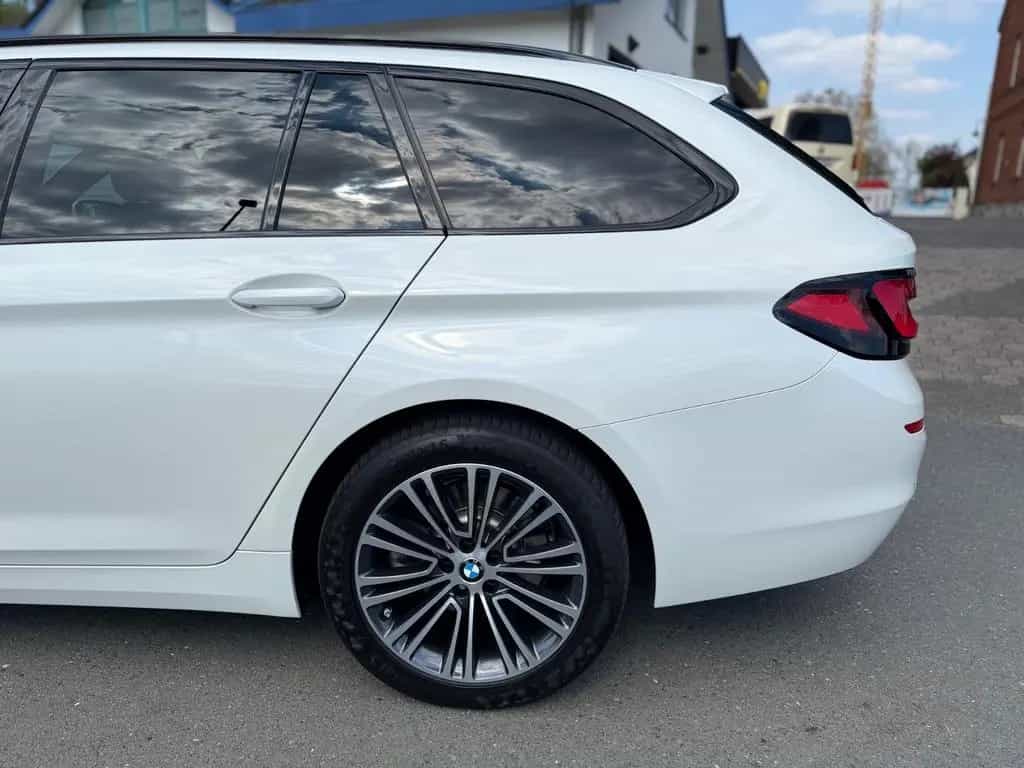 BMW Touring 520 d Sport Line PANO SHZ NAVI Garantie 05/2019-photo-9