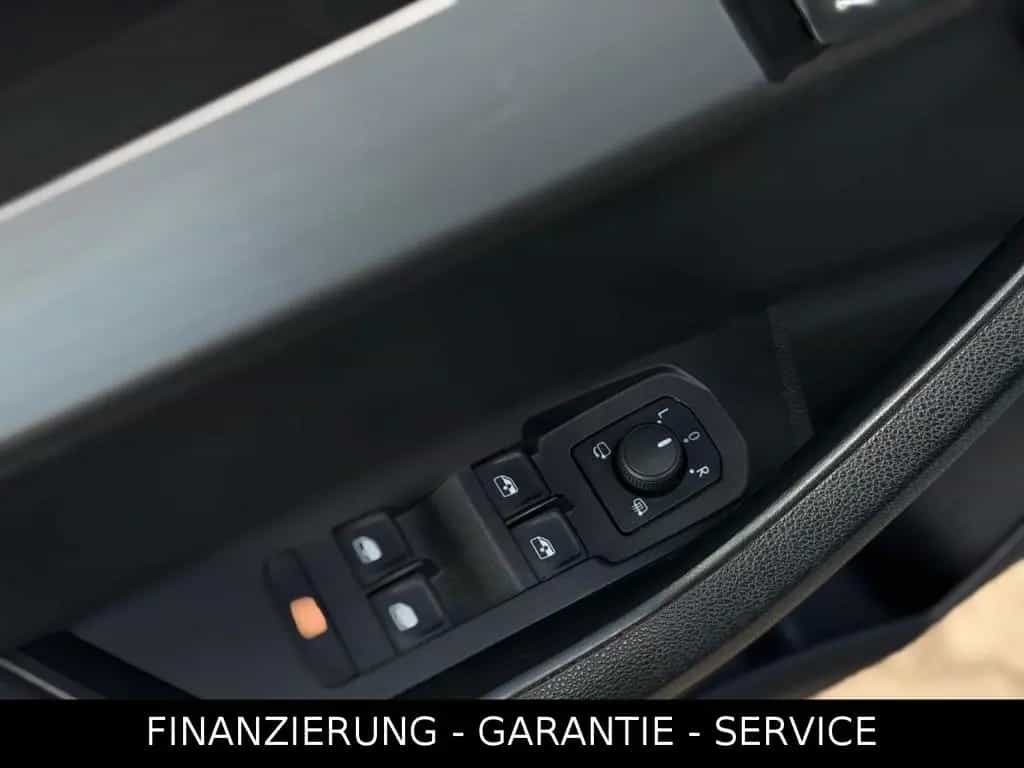 Skoda Karoq AMBITION 1,5TSI DSG/ACC/KAM/AHK/LEDER/NAV 06/2018-photo-17