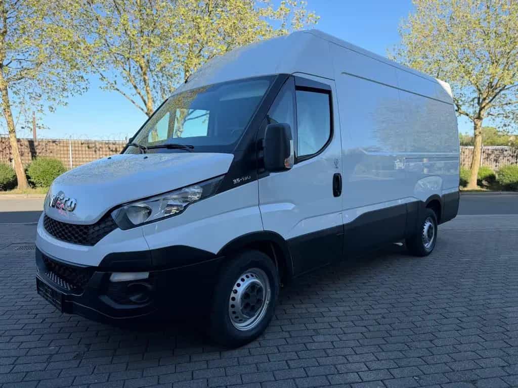 Iveco Daily Kasten HKa 35 S/L2/H2/116.000km/AHK3500KG 01/2016-photo-1