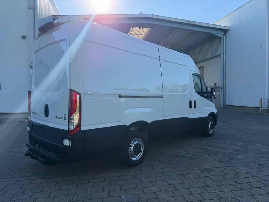 Iveco Daily Kasten HKa 35 S/L2/H2/116.000km/AHK3500KG 01/2016-photo-2