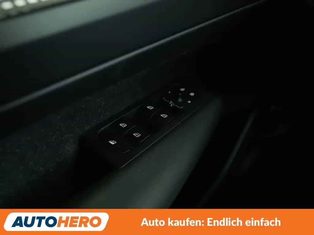 Volvo XC40 2.0 T4 R-Design AWD Aut.*NAVI*LED*TEMPO*CAM 02/2019-photo-24