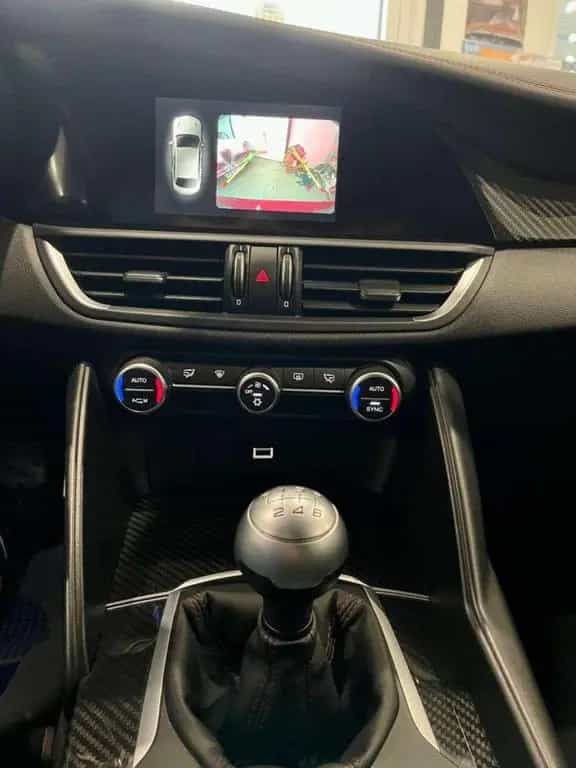 Alfa Romeo Giulia Quadrifoglio 2.9 T V6 Schalter 06/2017-photo-9
