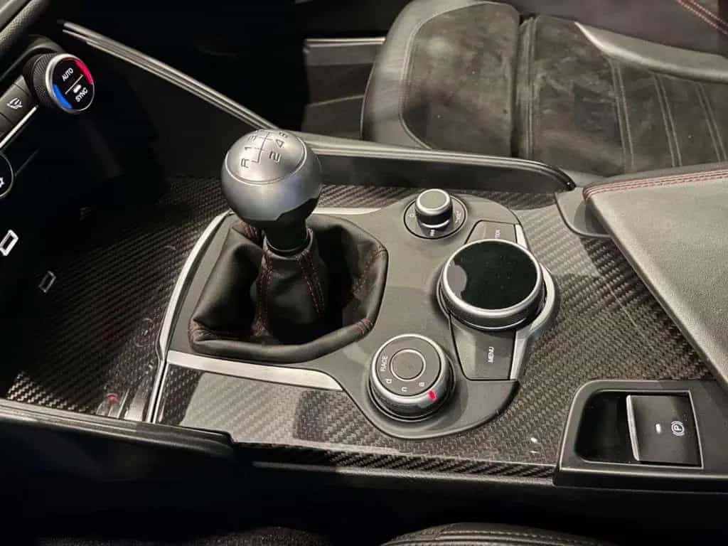 Alfa Romeo Giulia Quadrifoglio 2.9 T V6 Schalter 06/2017-photo-11