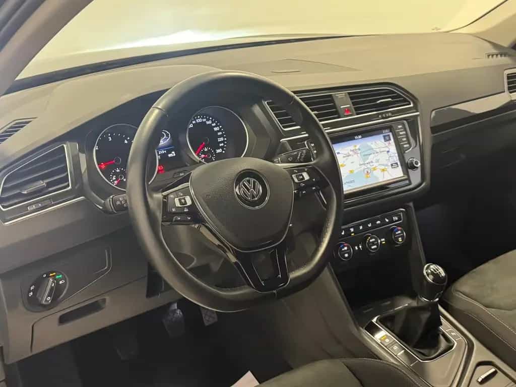 Volkswagen Tiguan TDI Highline AHK LED Navi ACC Standhz 1Hd 08/2016-photo-11