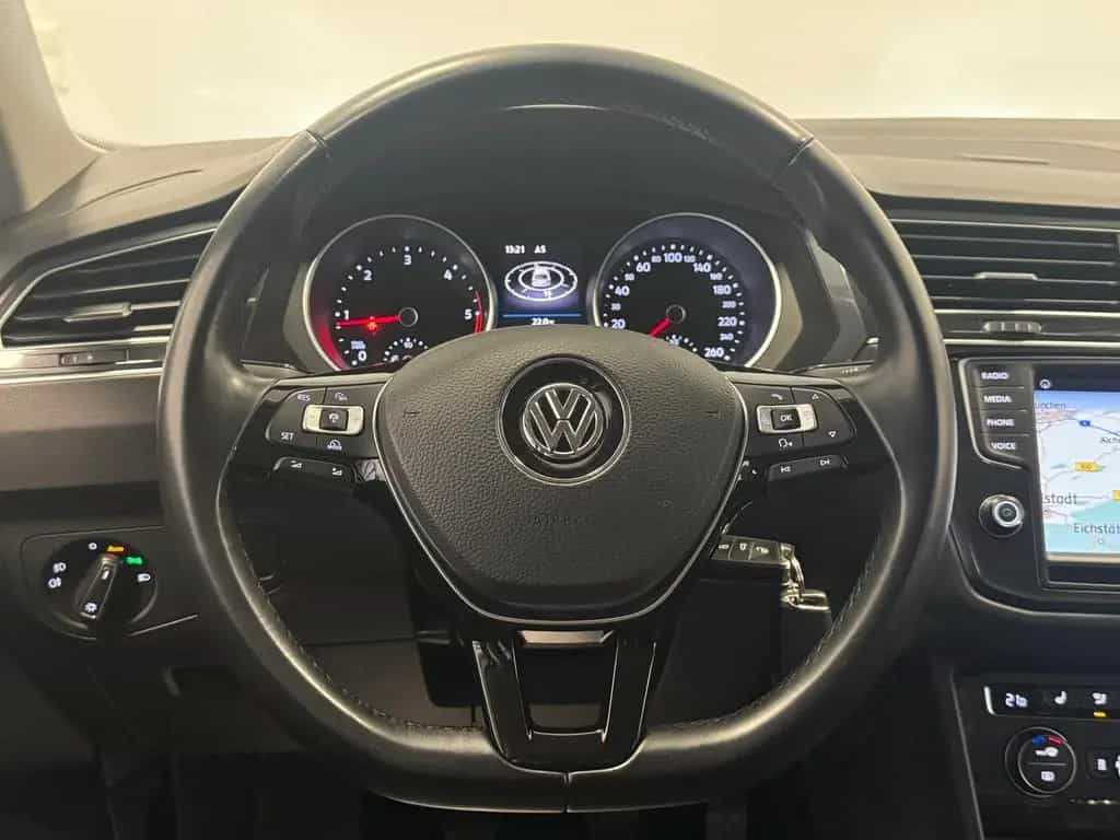 Volkswagen Tiguan TDI Highline AHK LED Navi ACC Standhz 1Hd 08/2016-photo-13