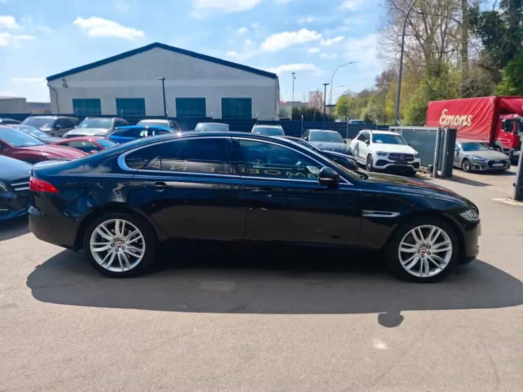 Jaguar XF 3.0 300PS*PORTOFOLIO*SOUNDSYSTEM*NAVI*KAMERA* 03/2017-photo-12