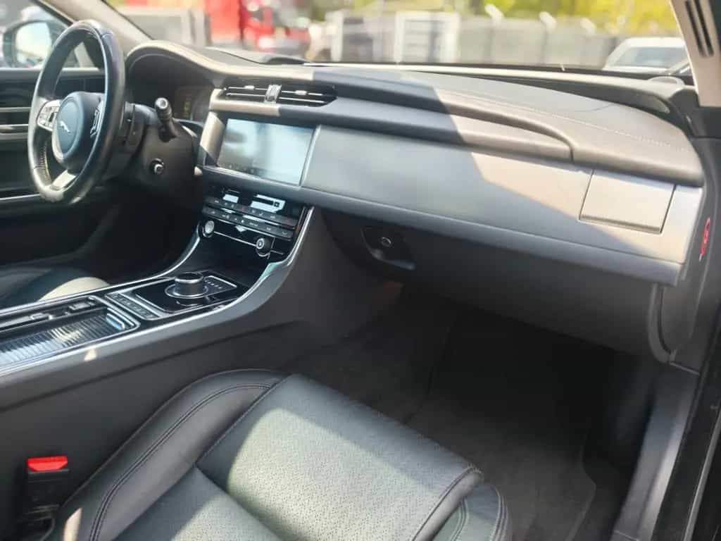 Jaguar XF 3.0 300PS*PORTOFOLIO*SOUNDSYSTEM*NAVI*KAMERA* 03/2017-photo-14