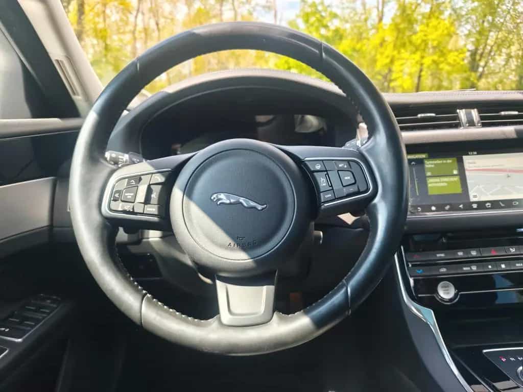 Jaguar XF 3.0 300PS*PORTOFOLIO*SOUNDSYSTEM*NAVI*KAMERA* 03/2017-photo-18