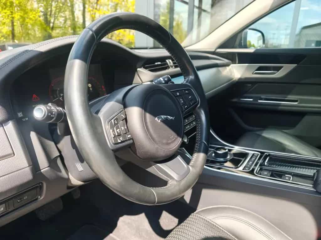 Jaguar XF 3.0 300PS*PORTOFOLIO*SOUNDSYSTEM*NAVI*KAMERA* 03/2017-photo-21