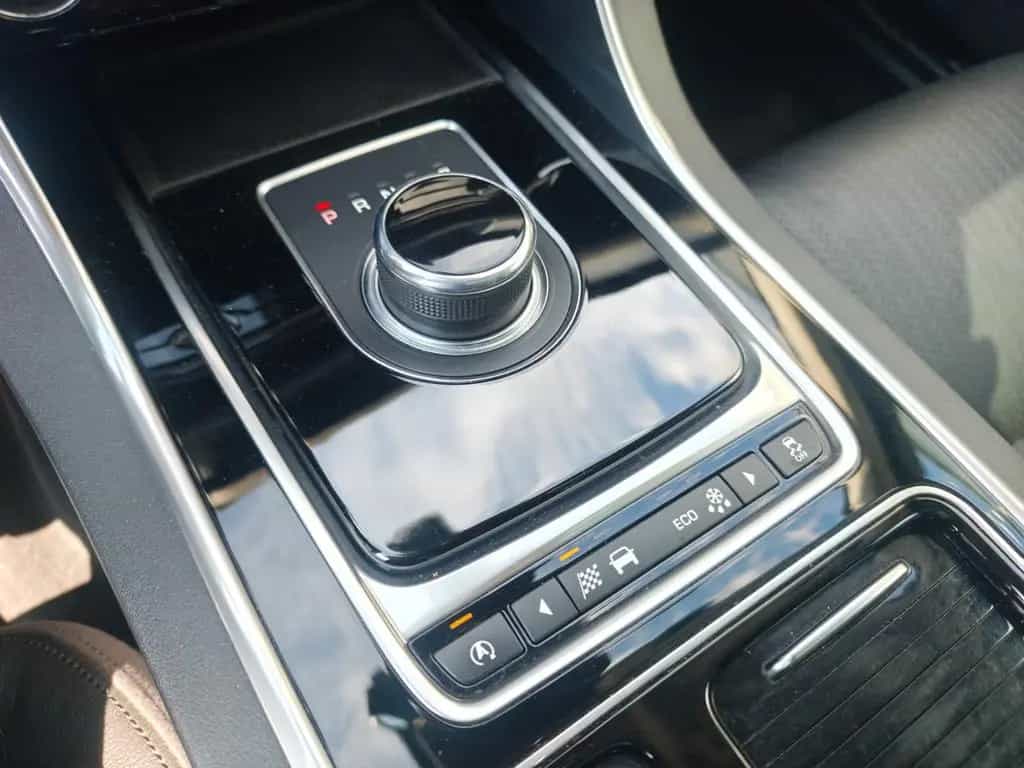 Jaguar XF 3.0 300PS*PORTOFOLIO*SOUNDSYSTEM*NAVI*KAMERA* 03/2017-photo-23