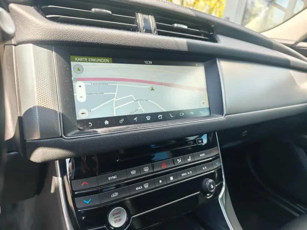 Jaguar XF 3.0 300PS*PORTOFOLIO*SOUNDSYSTEM*NAVI*KAMERA* 03/2017-photo-24