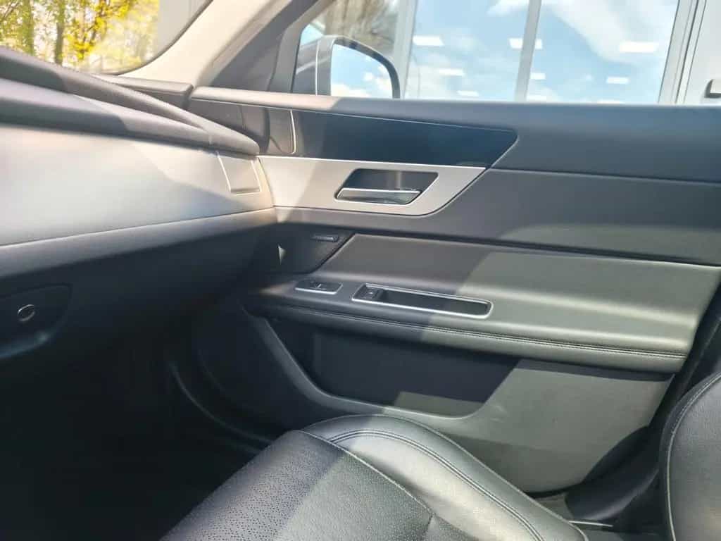 Jaguar XF 3.0 300PS*PORTOFOLIO*SOUNDSYSTEM*NAVI*KAMERA* 03/2017-photo-28