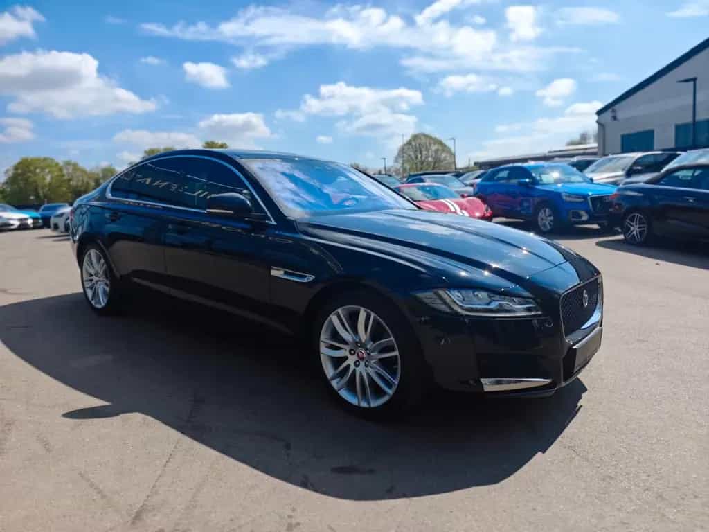 Jaguar XF 3.0 300PS*PORTOFOLIO*SOUNDSYSTEM*NAVI*KAMERA* 03/2017-photo-4