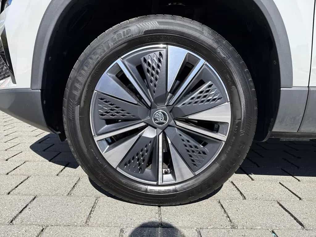 Skoda Karoq Tour 1.0 TSI RFK, SHZ, KESSY 12/2023-photo-6