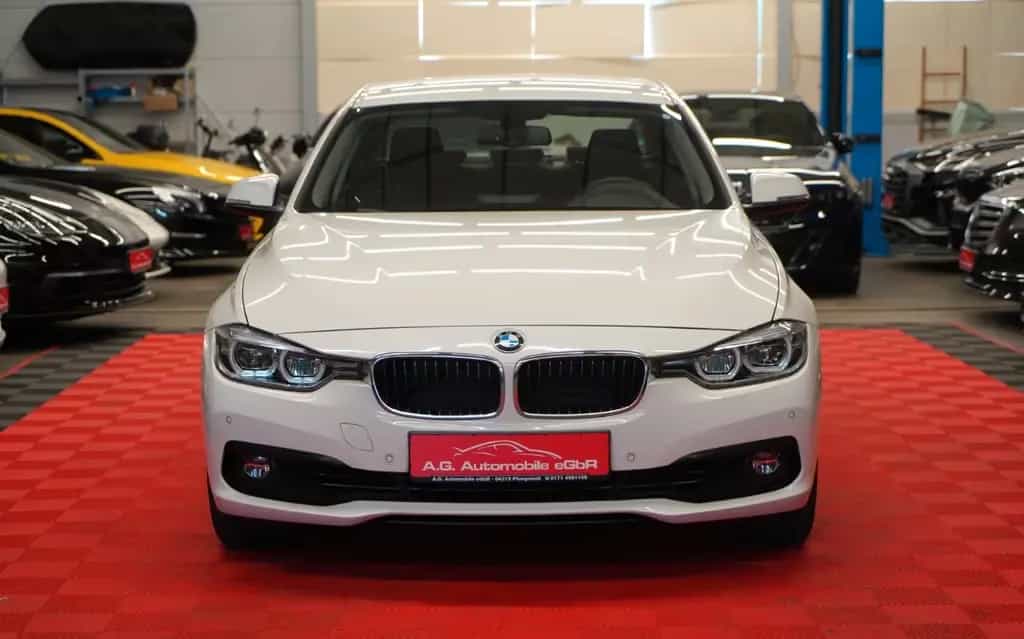 BMW 320 i F30 Advantage *Unfallfrei*Wenig-Km* 01/2017-photo-1