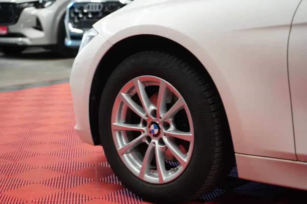 BMW 320 i F30 Advantage *Unfallfrei*Wenig-Km* 01/2017-photo-11