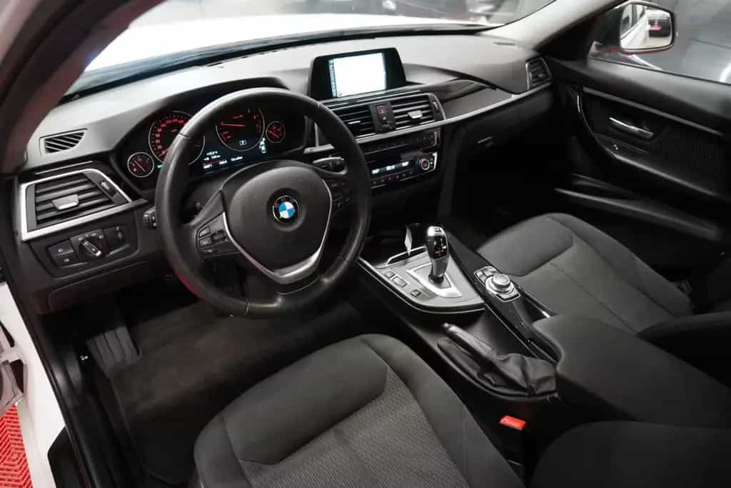 BMW 320 i F30 Advantage *Unfallfrei*Wenig-Km* 01/2017-photo-12