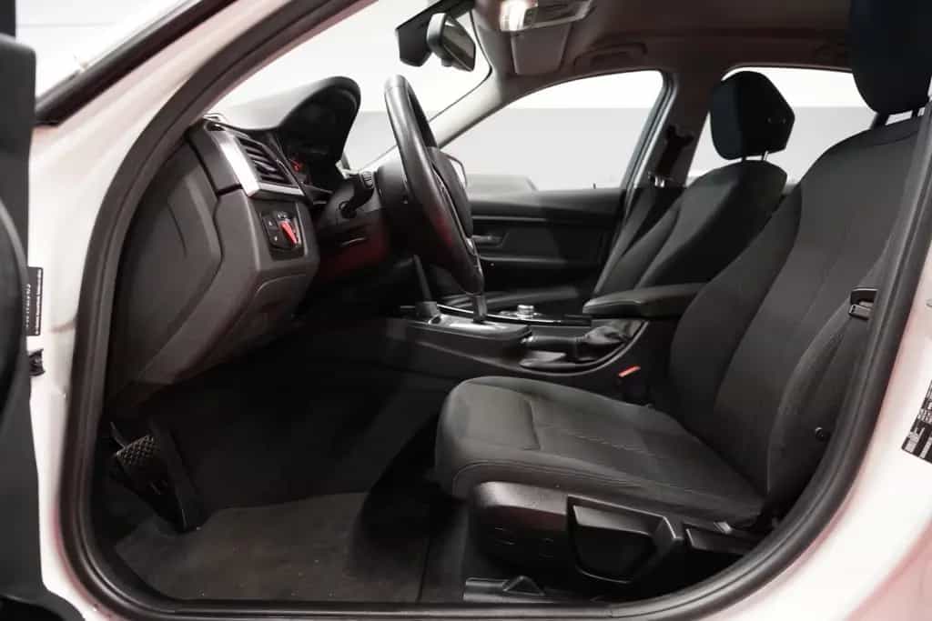 BMW 320 i F30 Advantage *Unfallfrei*Wenig-Km* 01/2017-photo-13