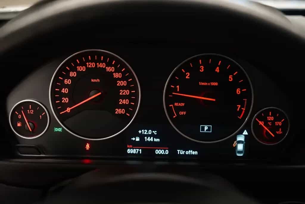 BMW 320 i F30 Advantage *Unfallfrei*Wenig-Km* 01/2017-photo-21