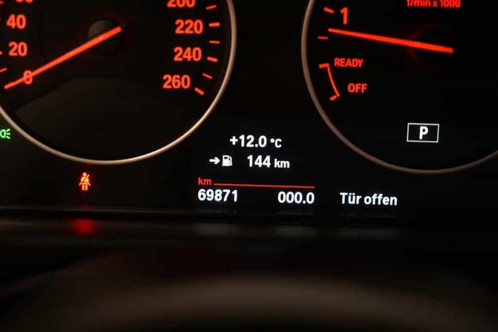 BMW 320 i F30 Advantage *Unfallfrei*Wenig-Km* 01/2017-photo-22