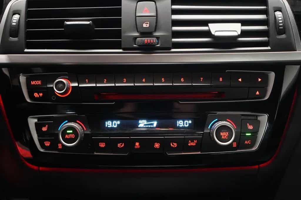 BMW 320 i F30 Advantage *Unfallfrei*Wenig-Km* 01/2017-photo-24
