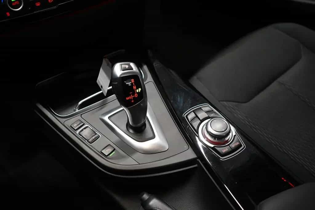 BMW 320 i F30 Advantage *Unfallfrei*Wenig-Km* 01/2017-photo-25
