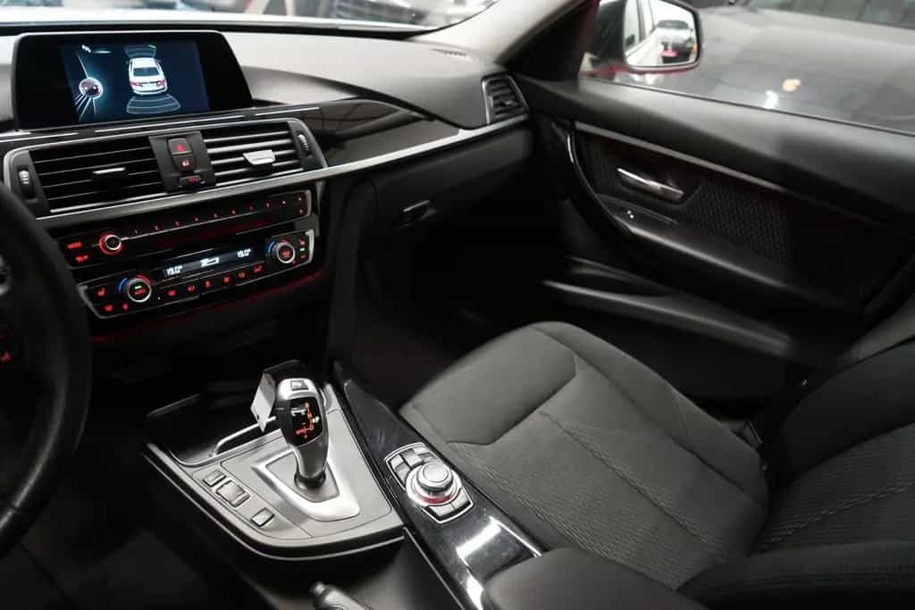 BMW 320 i F30 Advantage *Unfallfrei*Wenig-Km* 01/2017-photo-26