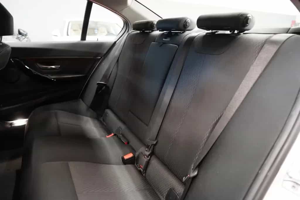BMW 320 i F30 Advantage *Unfallfrei*Wenig-Km* 01/2017-photo-29