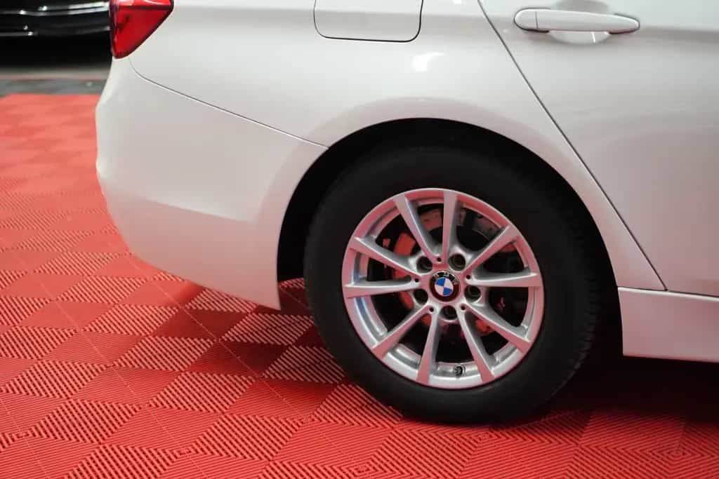 BMW 320 i F30 Advantage *Unfallfrei*Wenig-Km* 01/2017-photo-5
