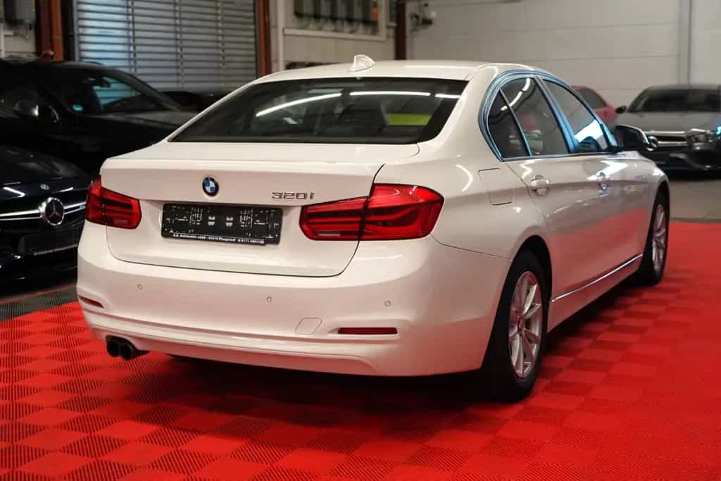 BMW 320 i F30 Advantage *Unfallfrei*Wenig-Km* 01/2017-photo-6
