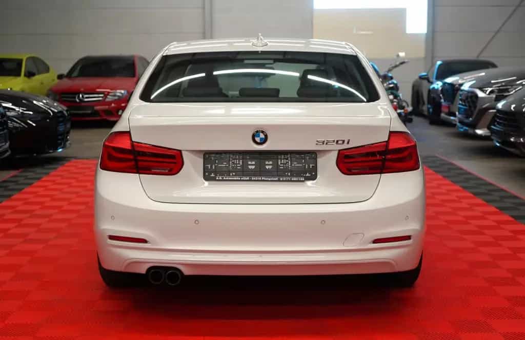 BMW 320 i F30 Advantage *Unfallfrei*Wenig-Km* 01/2017-photo-7