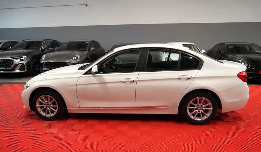 BMW 320 i F30 Advantage *Unfallfrei*Wenig-Km* 01/2017-photo-9