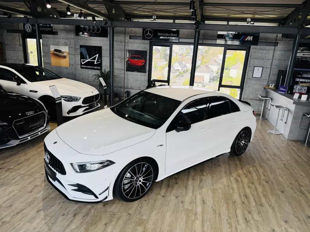 Mercedes-Benz A-Class 35 AMG 4Matic Lim.*SCHALE*KAMERA*LED*NAVI*MBUX 11/2019-photo-2