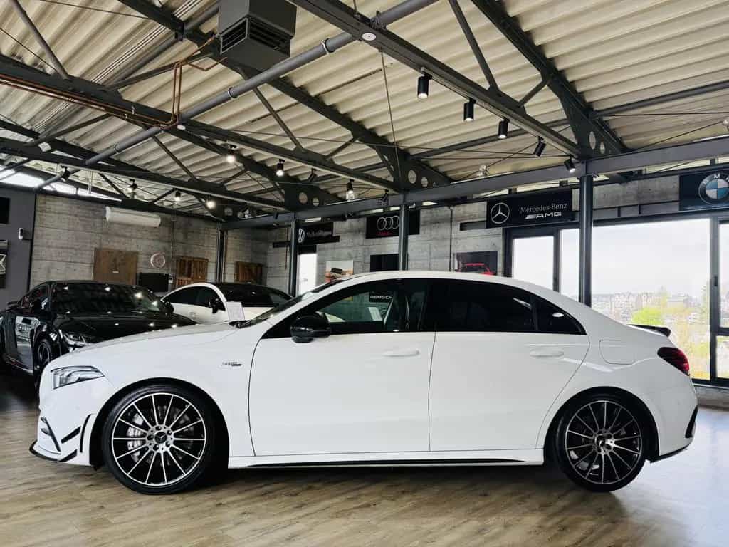 Mercedes-Benz A-Class 35 AMG 4Matic Lim.*SCHALE*KAMERA*LED*NAVI*MBUX 11/2019-photo-3