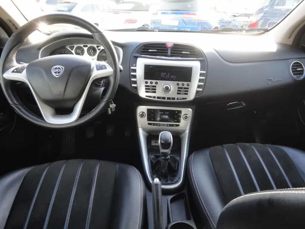Lancia Delta Oro 1,9d 140 KW HU11/27 Klimatr+Navi+Leder 11/2008-photo-1