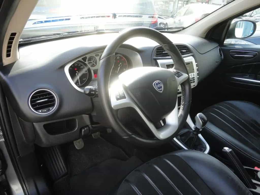Lancia Delta Oro 1,9d 140 KW HU11/27 Klimatr+Navi+Leder 11/2008-photo-10