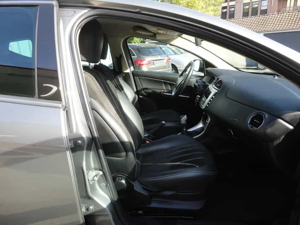 Lancia Delta Oro 1,9d 140 KW HU11/27 Klimatr+Navi+Leder 11/2008-photo-12