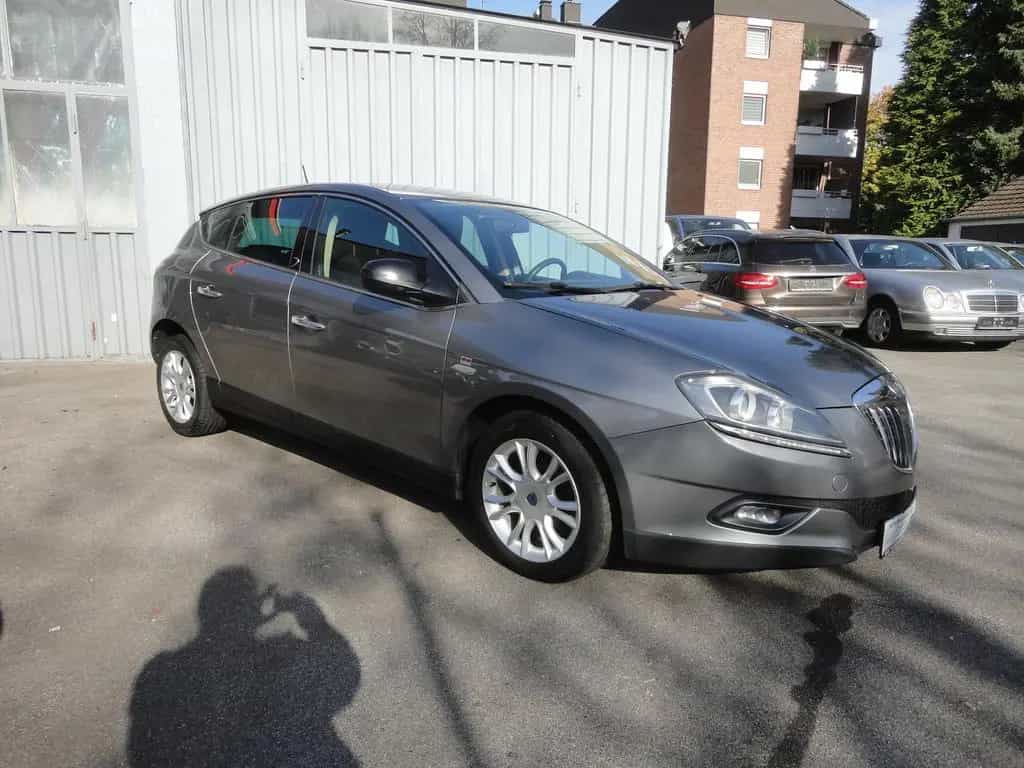 Lancia Delta Oro 1,9d 140 KW HU11/27 Klimatr+Navi+Leder 11/2008-photo-4