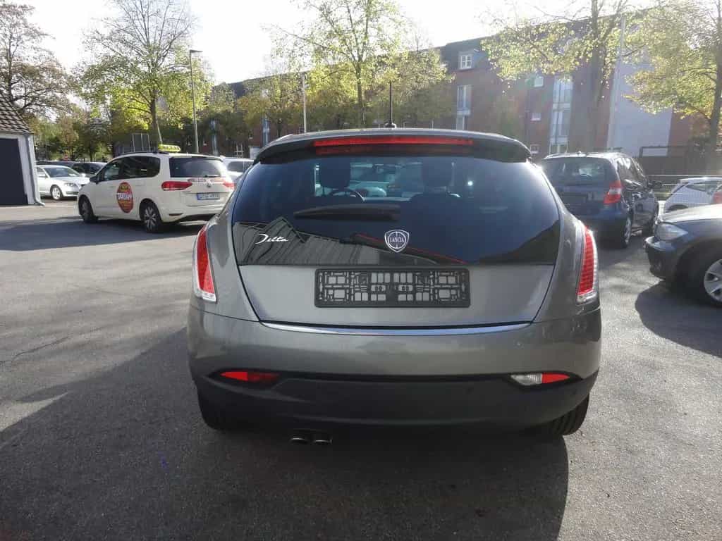 Lancia Delta Oro 1,9d 140 KW HU11/27 Klimatr+Navi+Leder 11/2008-photo-7