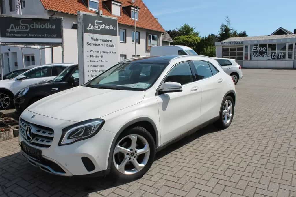 Mercedes-Benz GLA 180 Urban-Navi-Panoramadach-PDC 08/2017-photo-0