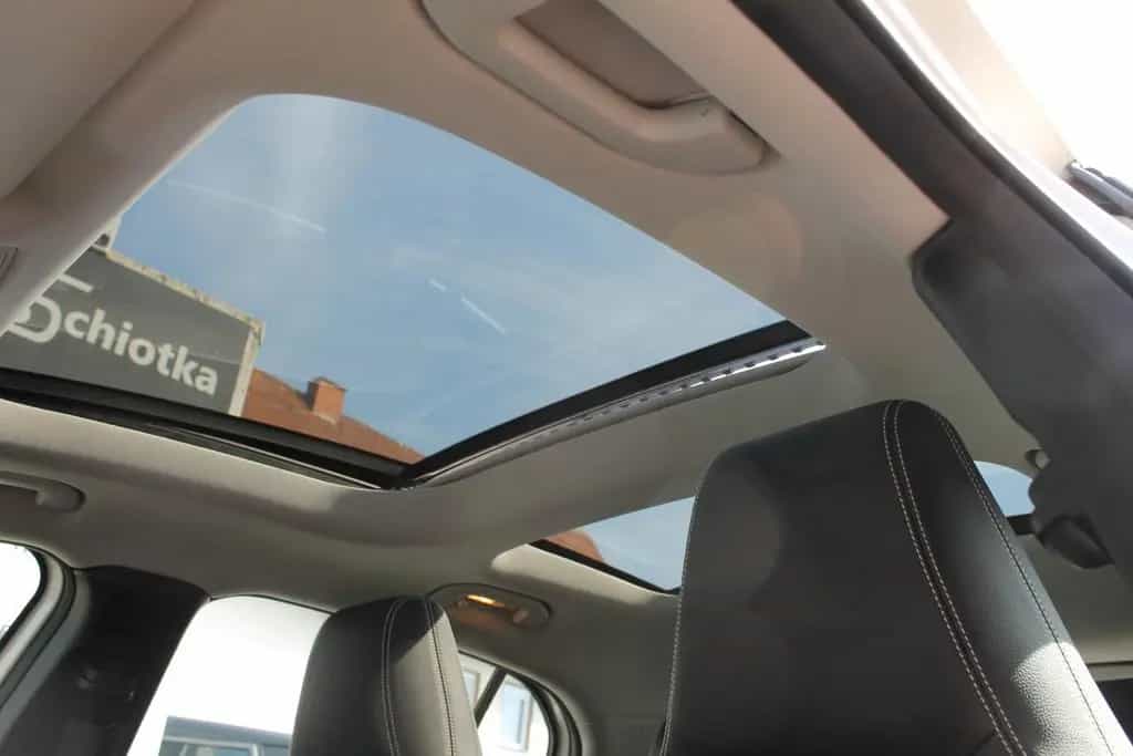 Mercedes-Benz GLA 180 Urban-Navi-Panoramadach-PDC 08/2017-photo-13